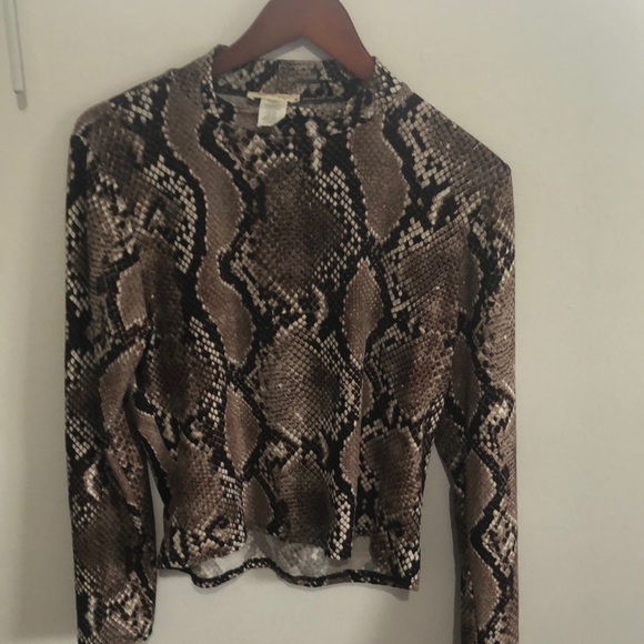 Olivia Rae snake print, long sleeve Crop top! - Picture 1 of 4